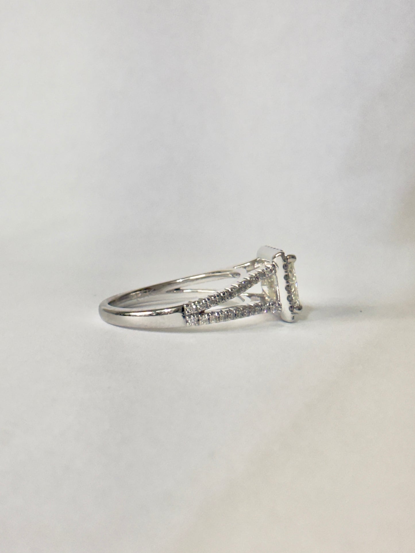 Princess cut Diamond Halo Engagement Ring
