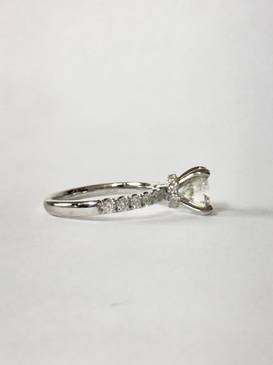 Round Diamond Engagement Ring