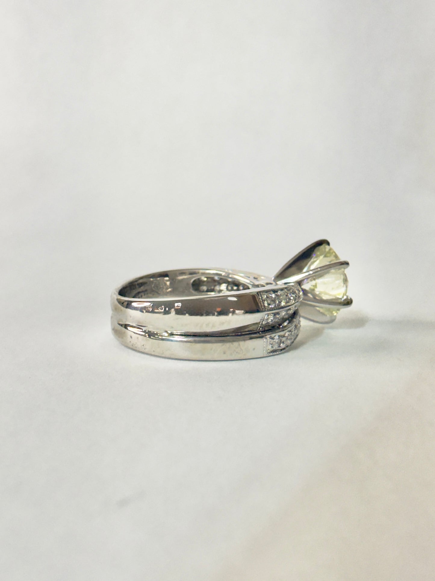 Round Brilliant cut Diamond Wedding Ring