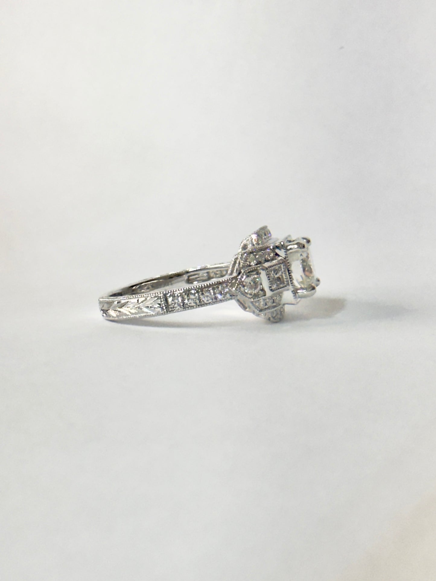 Round Brilliant cut Diamond Engagement Ring