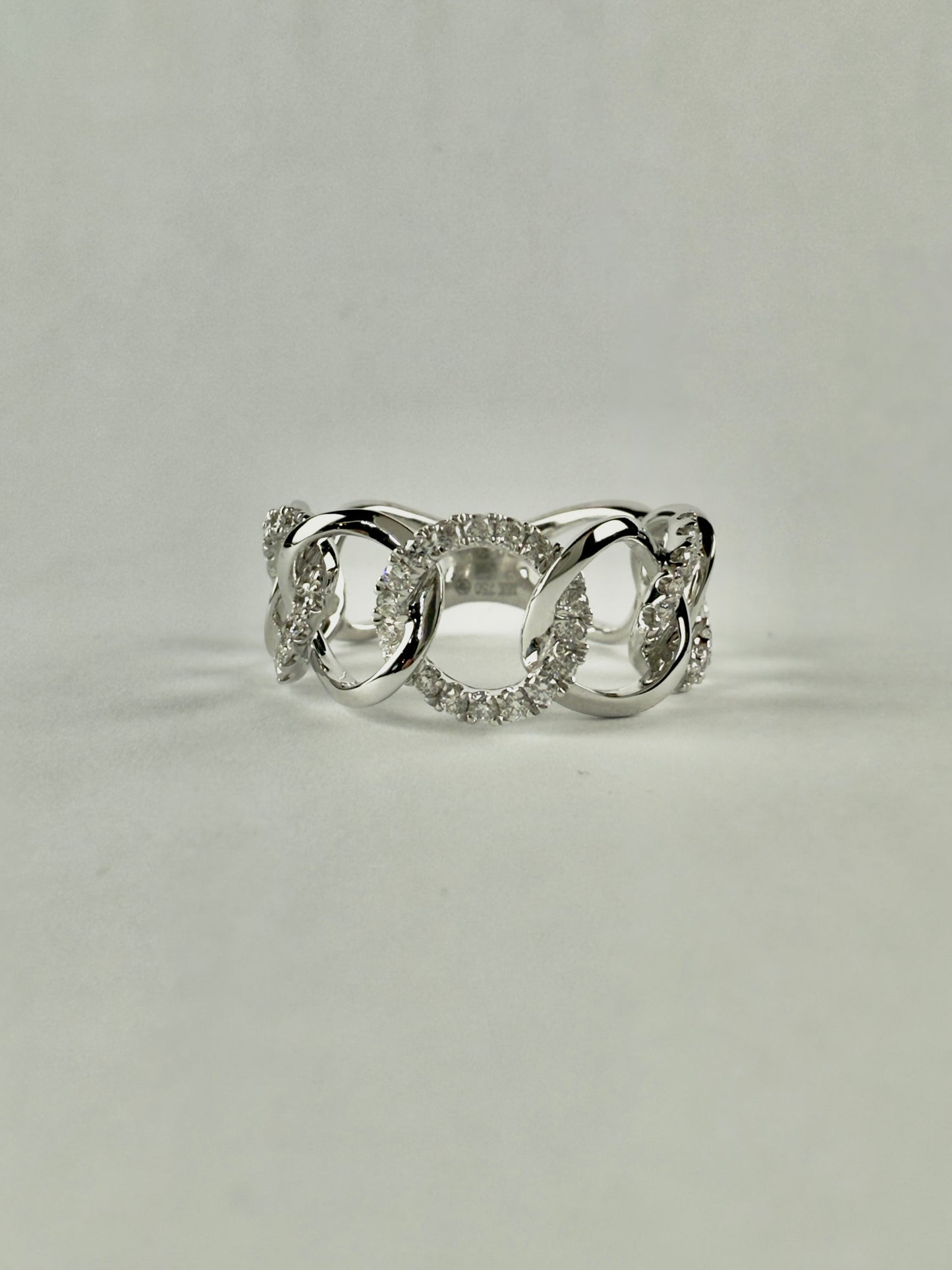 Round Brilliant Cut Diamond Link Ring