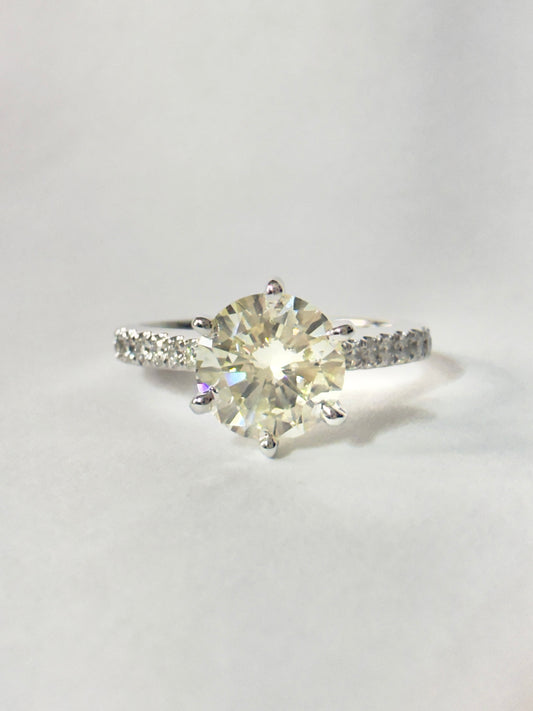 Round Brilliant Cut Diamond Engagement Ring