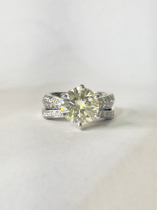 Round Brilliant cut Diamond Wedding Ring