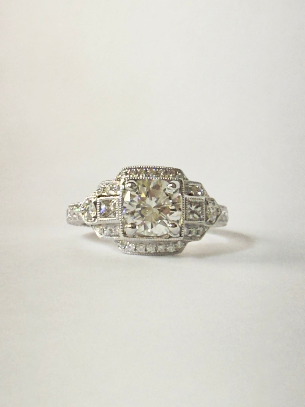 Round Brilliant cut Diamond Engagement Ring